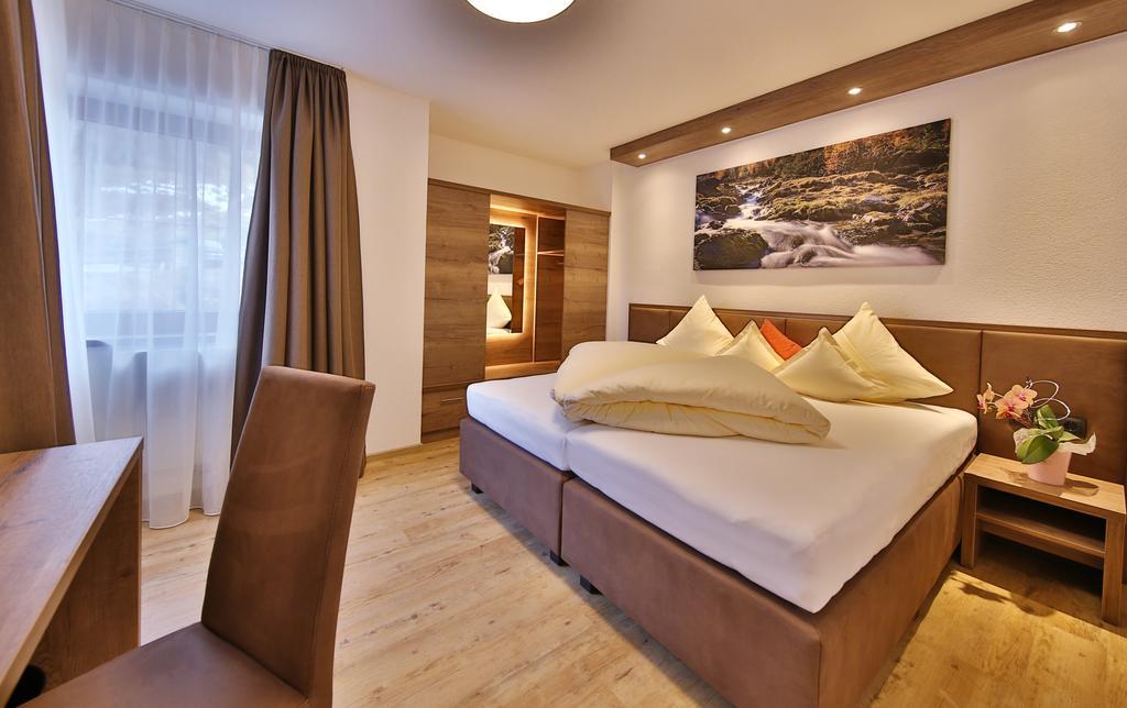 Hotel Garni Fiegl Apart Зёльден Экстерьер фото