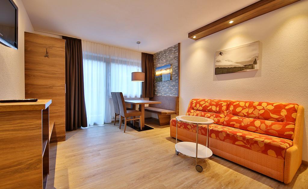 Hotel Garni Fiegl Apart Зёльден Экстерьер фото